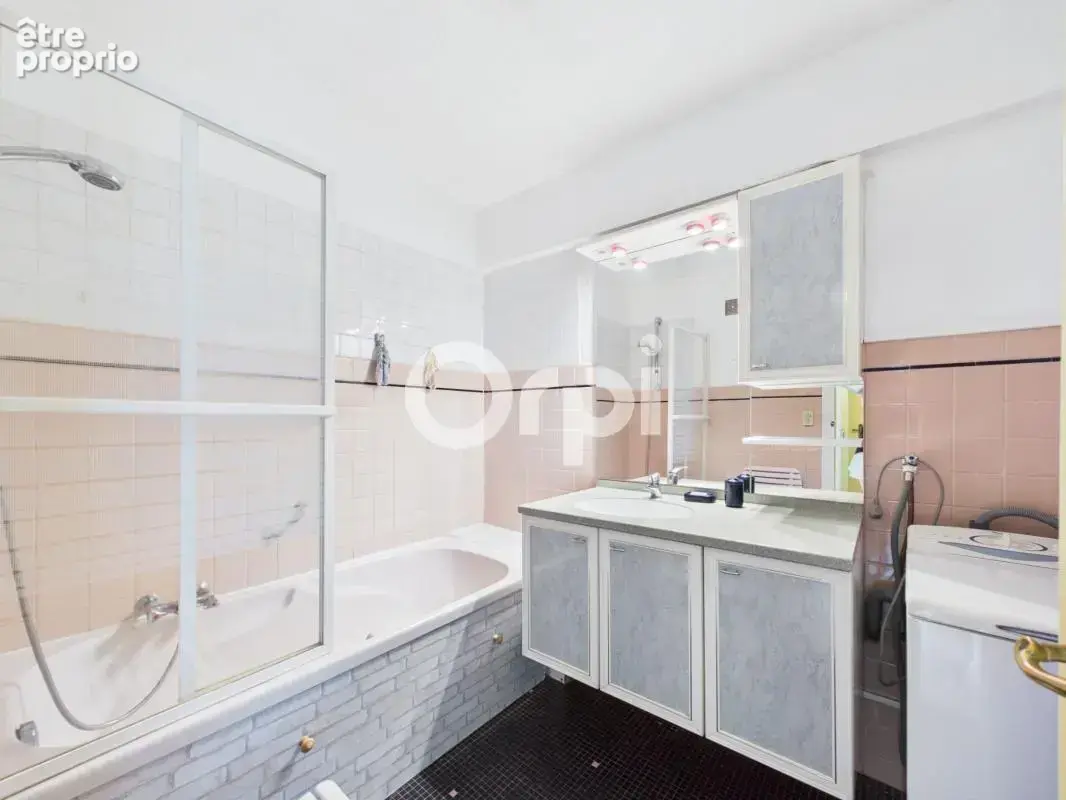 Appartement t3 - 86m2 - stationnement/ cave - centre ville - traversant - dernier étage - photo 12