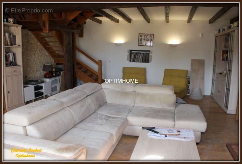 Maison à MONTMOREAU-SAINT-CYBARD