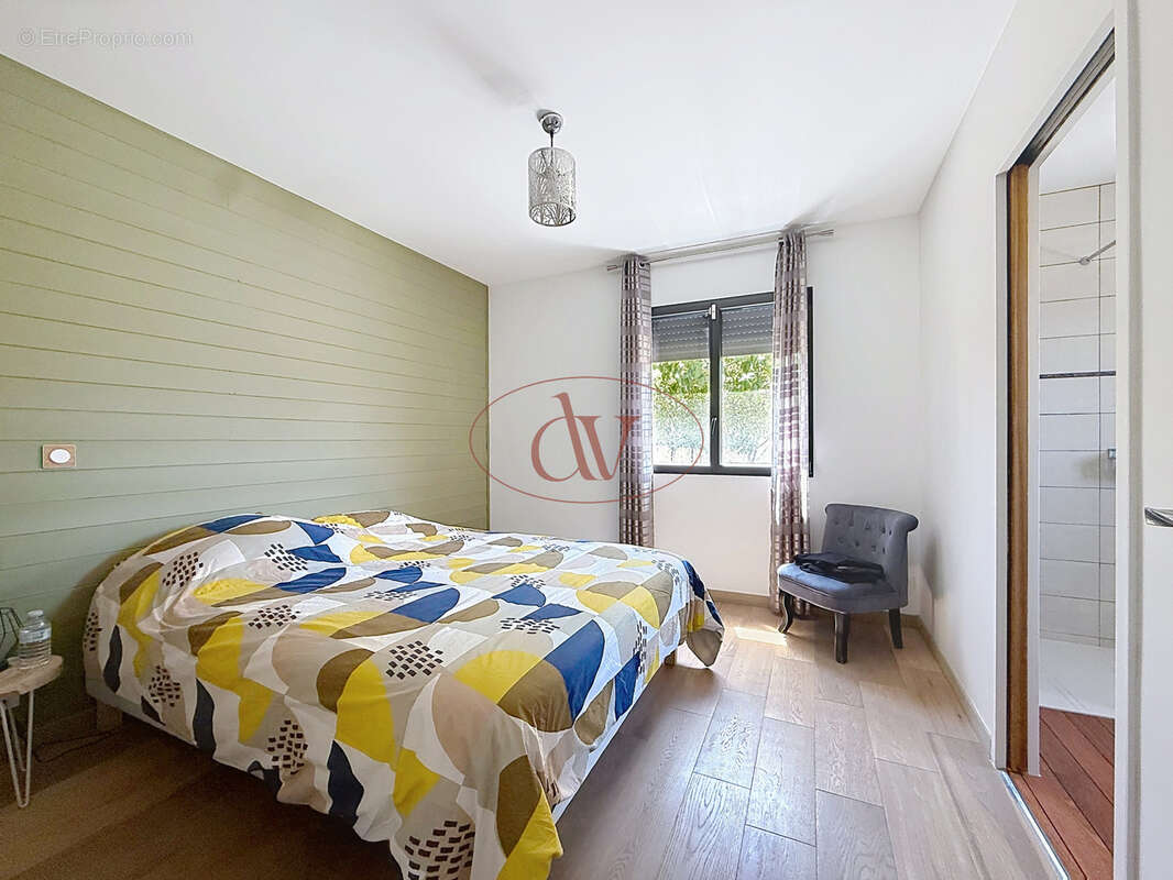 Maison à OPOUL-PERILLOS