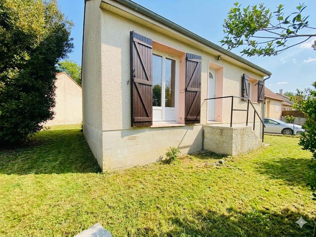 Maison à VILLENEUVE-SUR-YONNE