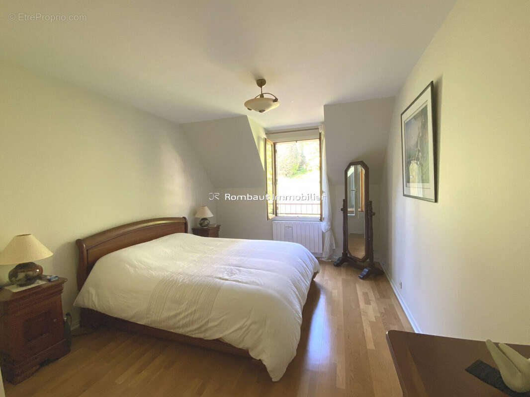 Maison à LA CELLE-SAINT-CLOUD