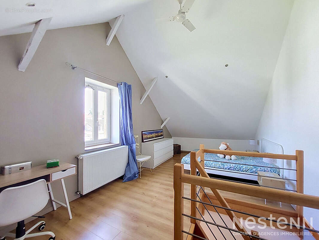 A Vendre Maison de ville en pierre rénovée avec cour intérieure et piscine au centre-ville de Condom - photo 17
