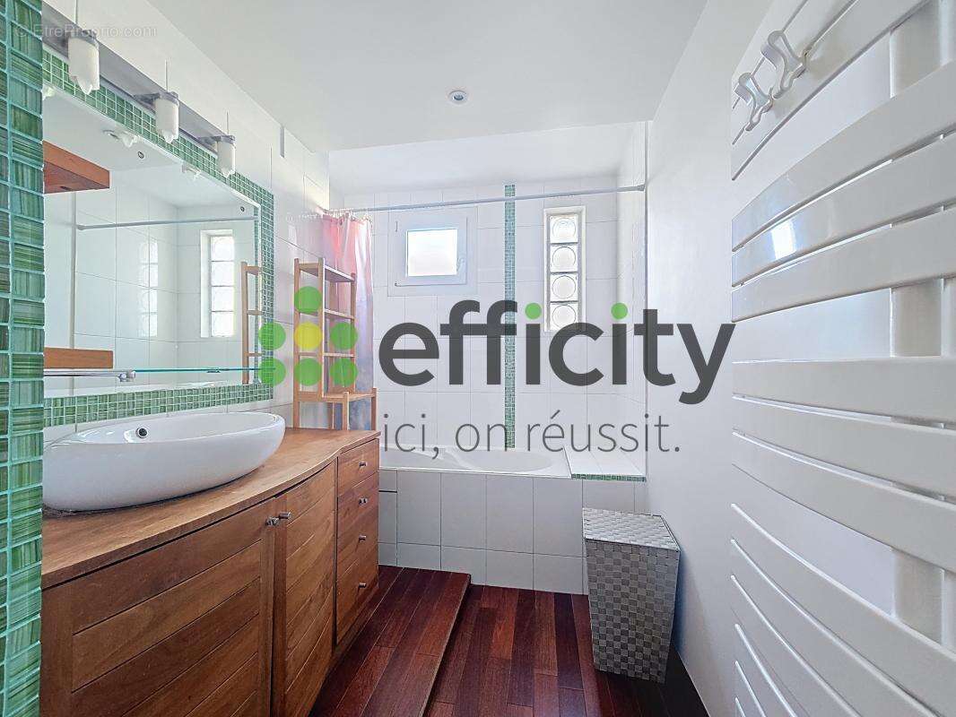 Appartement à LE PLESSIS-TREVISE