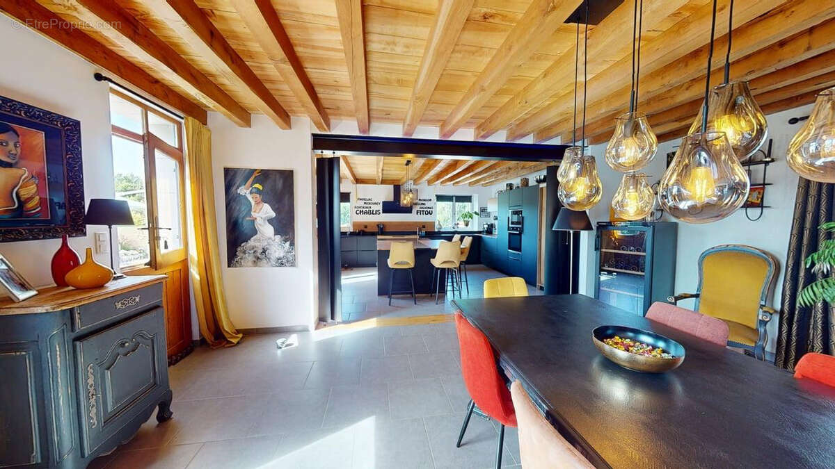 Propriété de caractère 7 pièce(s) 300 m2 - photo 9