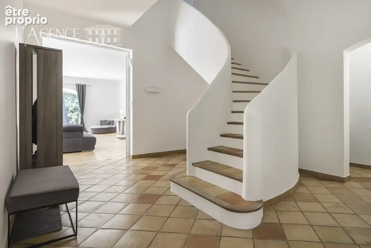 Maison 207 m² à Aix-En-Provence  - photo 5