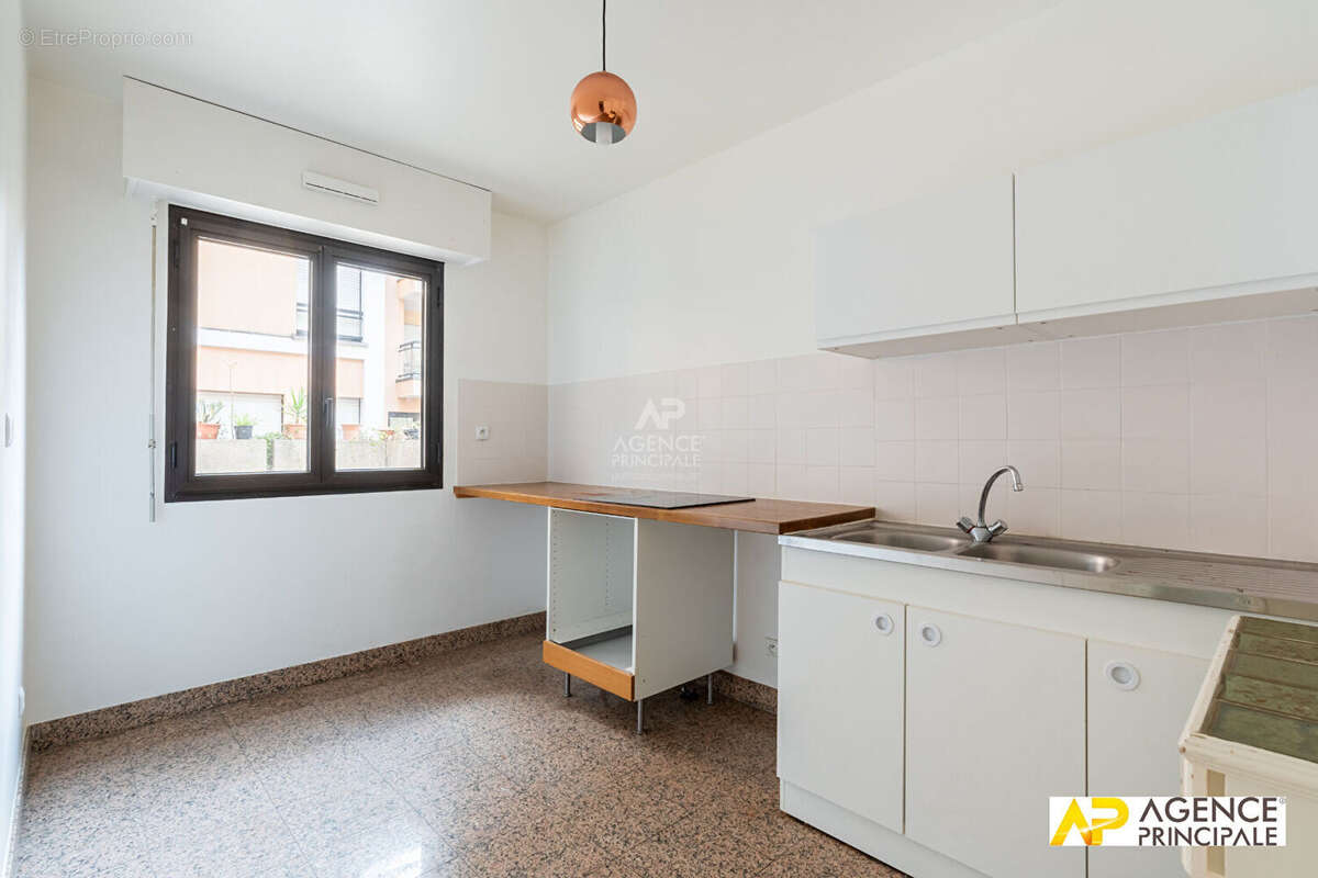 Appartement  4 pièce(s) - Ascenseur - terrasse - grand séjour - 78m² - photo 11