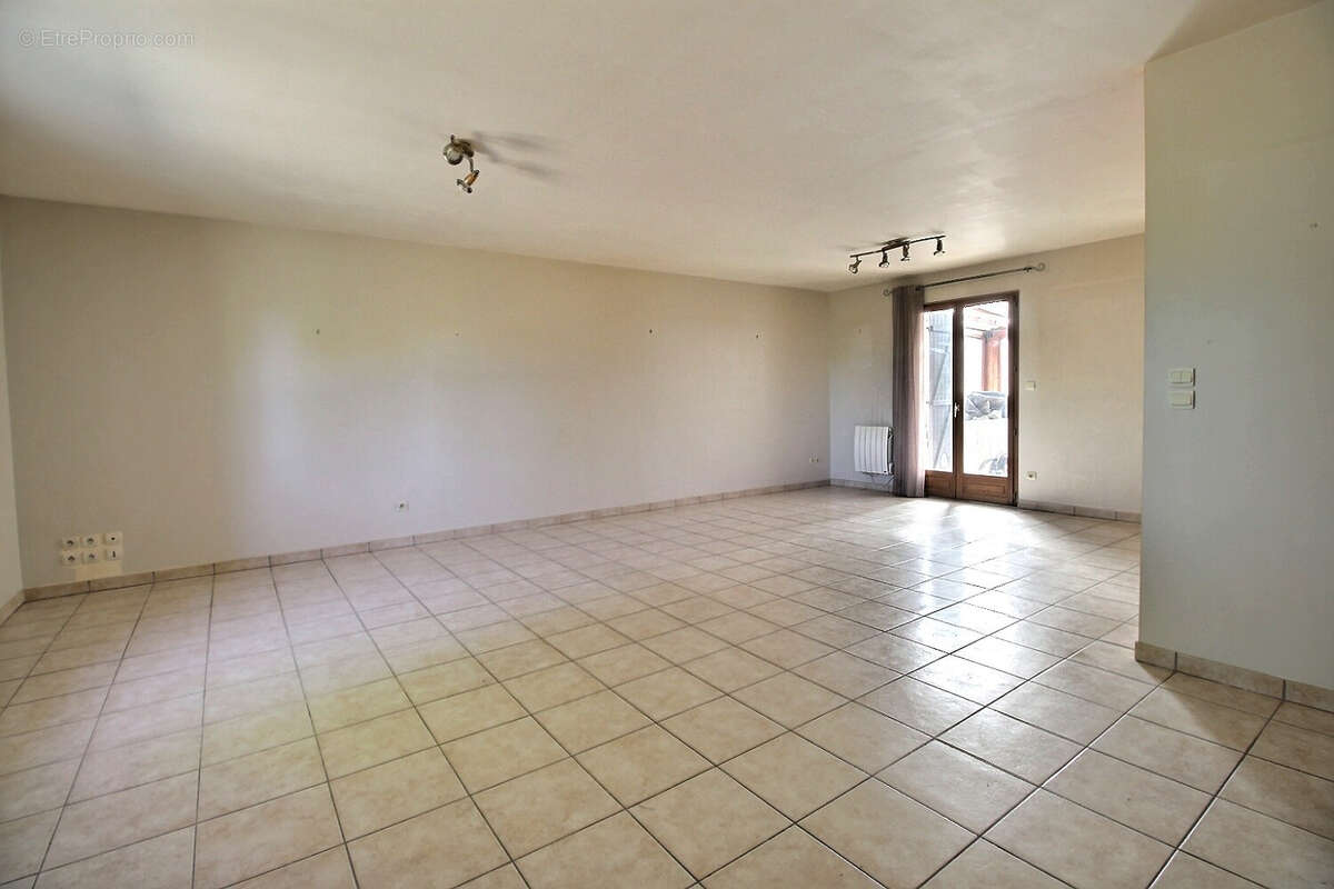 GERMAGNY, maison de plain-pied avec garage et terrain - photo 2