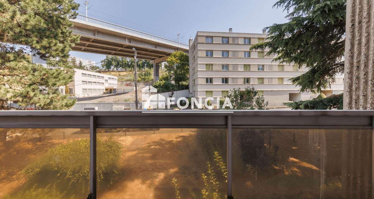 Studio avec parking balcon et cave - photo 7