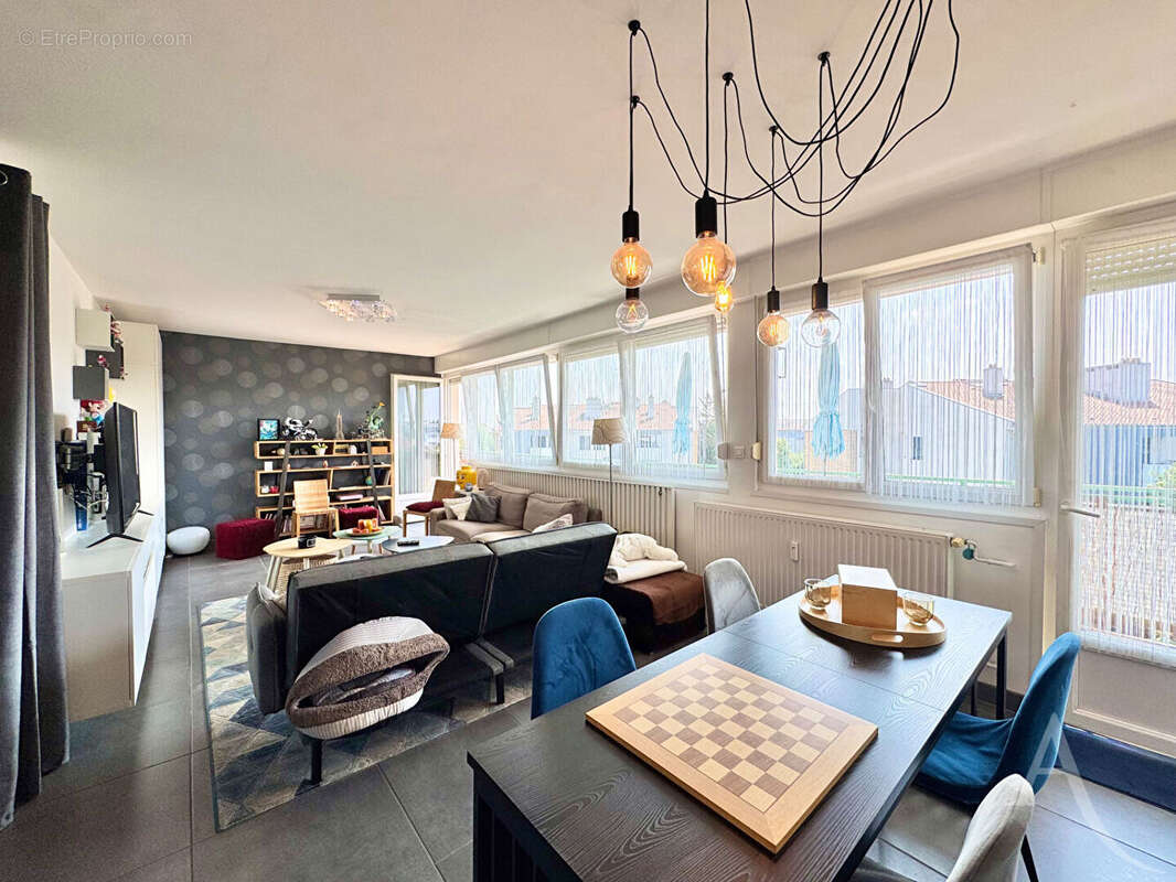 COUP DE COEUR sur ce spacieux T5 avec garage, ascenseur et grand balcon ! Proche centre ville - photo 2