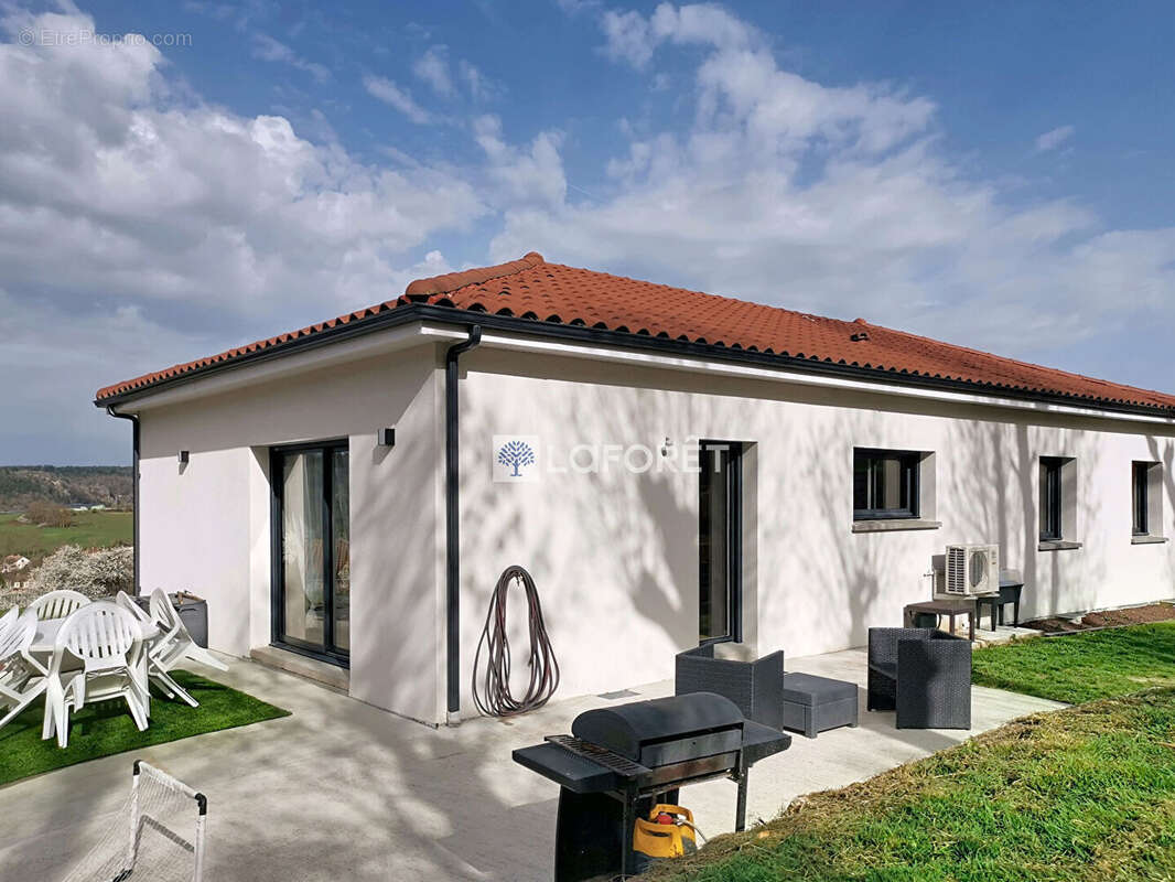 Maison à LE MALZIEU-VILLE