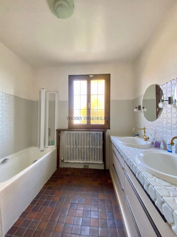 Maison à THOIRY