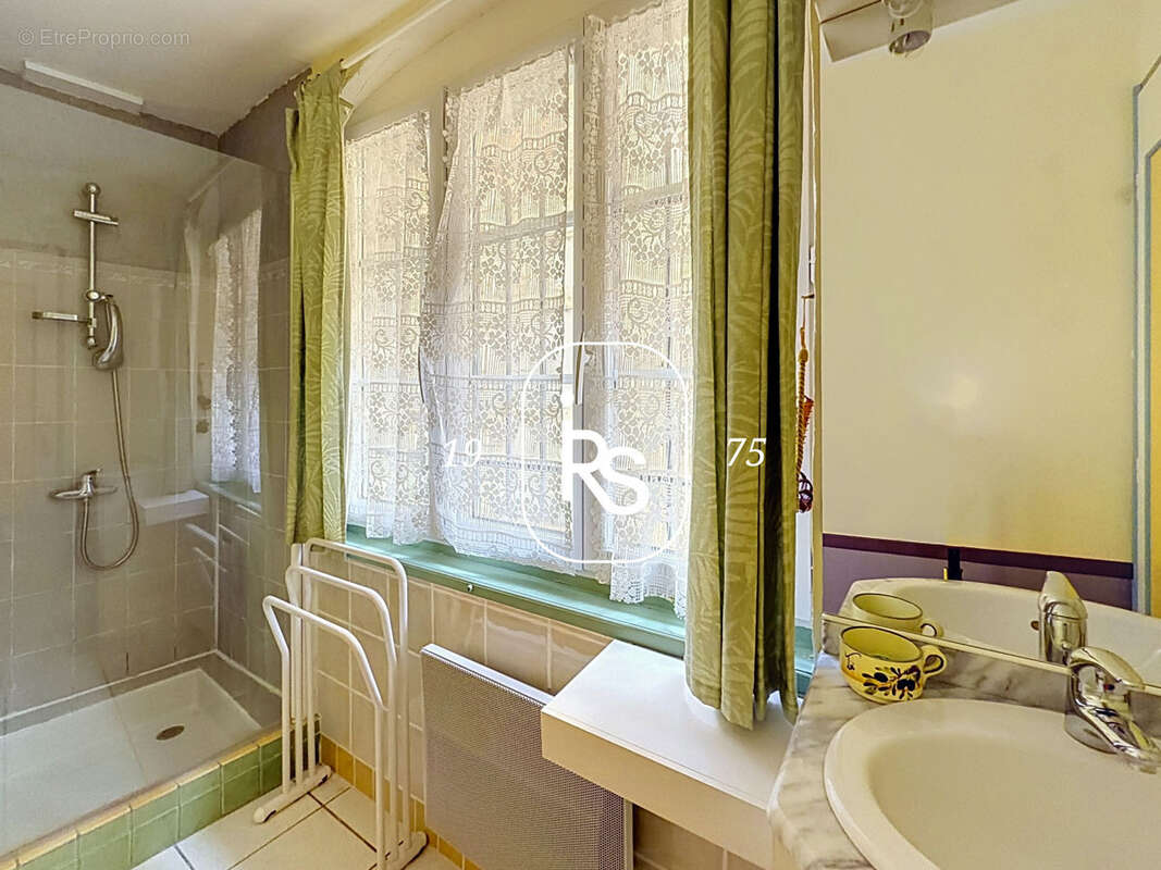 Au coeur d'un village historique, une maison de village en pierre de 73 m2 habitables avec un balcon - photo 14