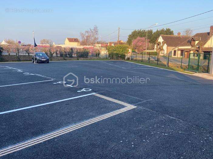 Commerce à CHATEAUNEUF-EN-THYMERAIS