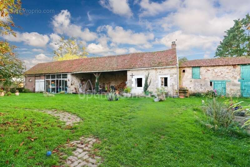 Maison à COULONGES