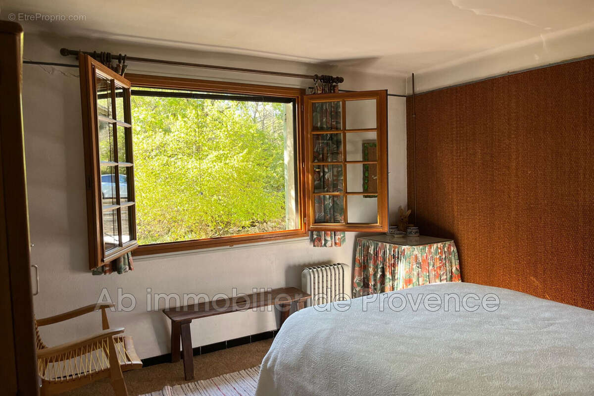Maison 102 m² à Rognes  - photo 9
