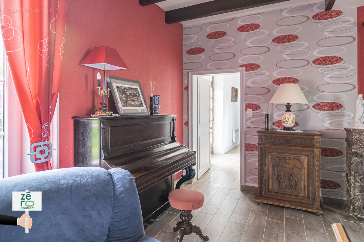 Maison à LES MAGNILS-REIGNIERS