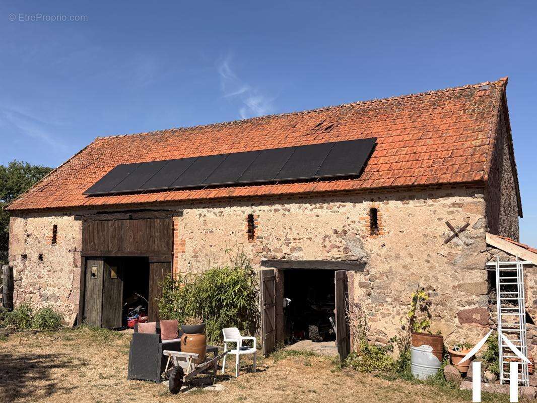 Très librement situé dans un magnifique environnement rural Ferme à rénover. Avec chalet et grange 80m2 - photo 4