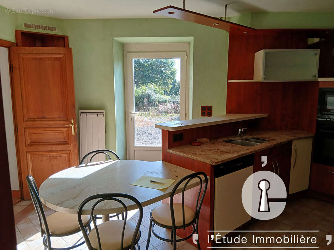 Maison à MESLAY-DU-MAINE