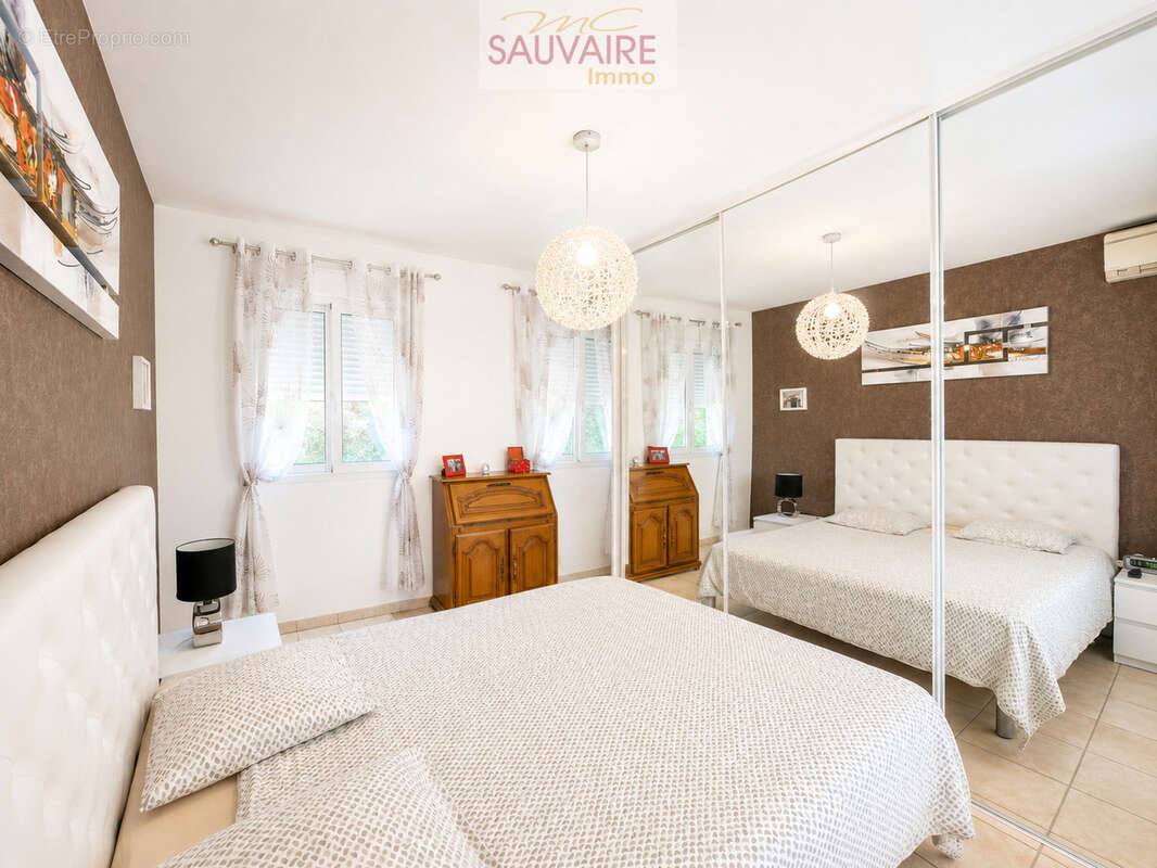 Villa 4 faces de plain-pied avec 3 chambres et garage - photo 9