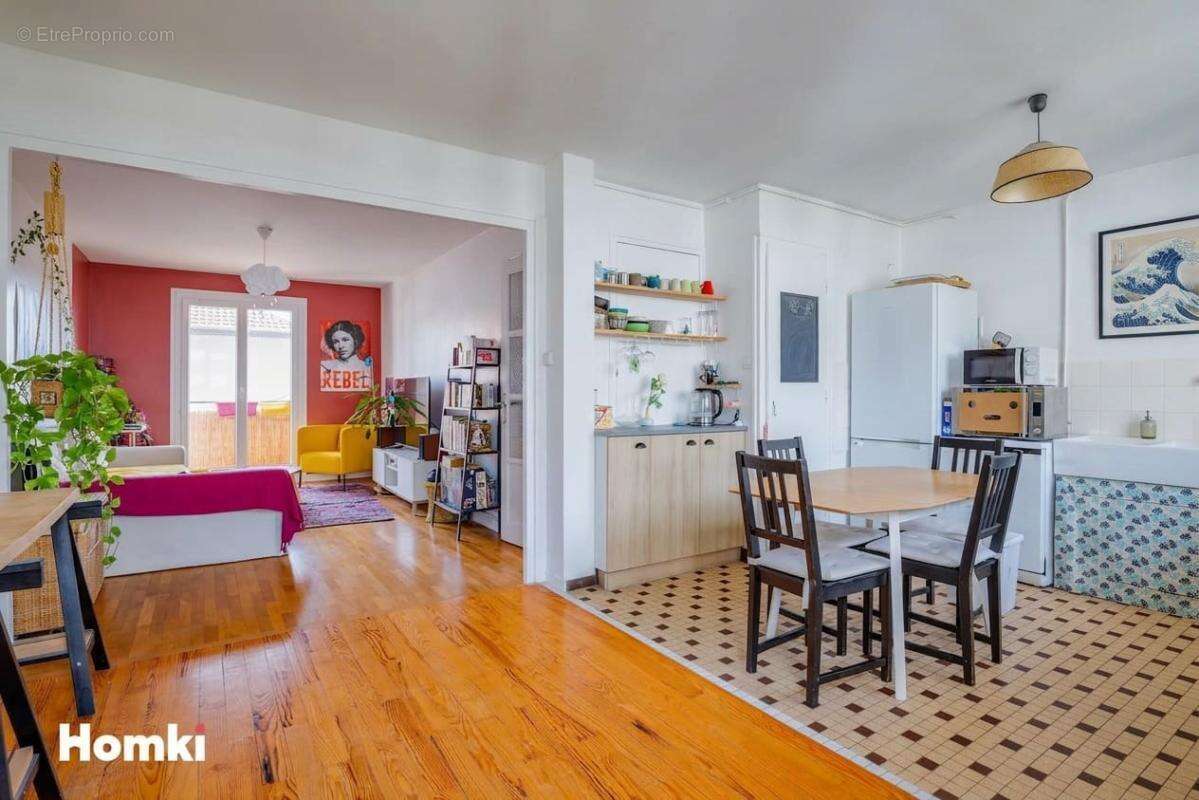T3 (poss T4) de 68 m² - Balcon - Cave - Gratte-Ciel - photo 3