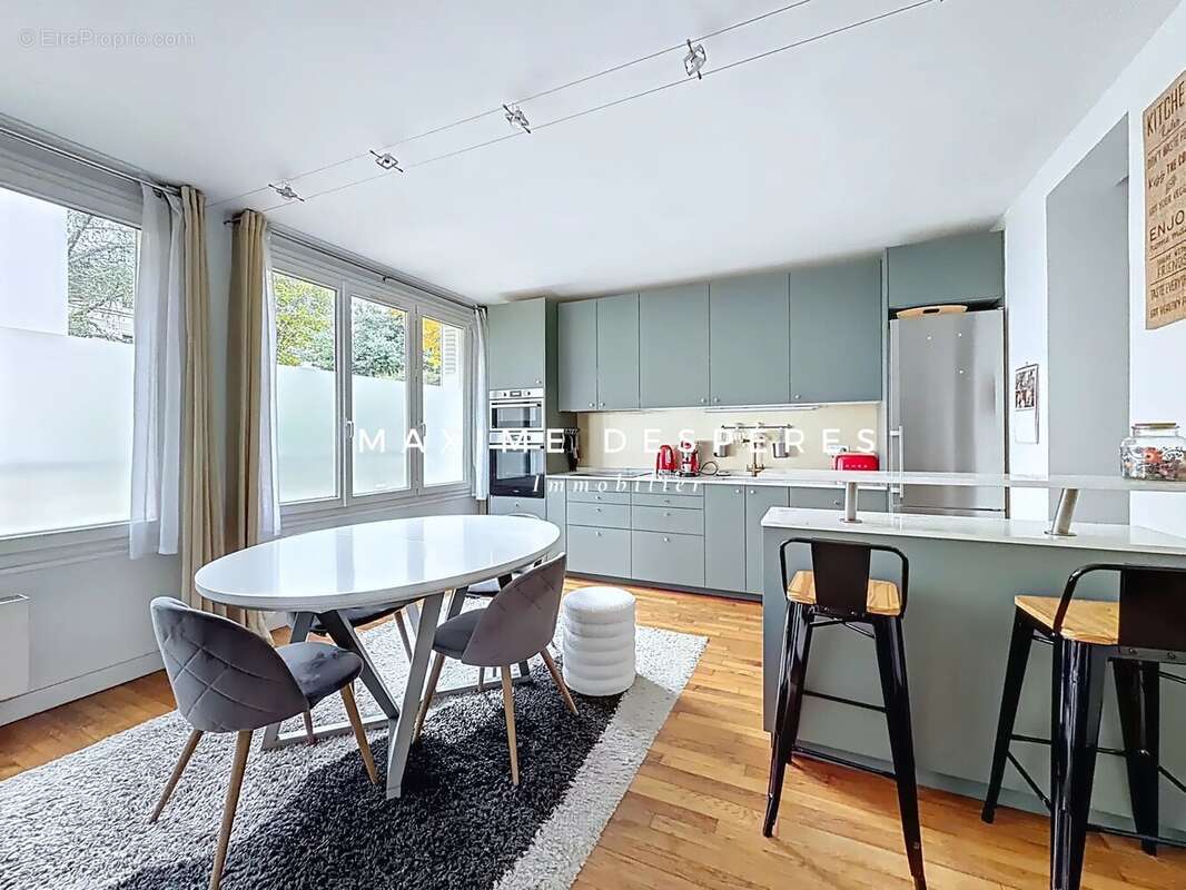 Appartement à NEUILLY-SUR-SEINE