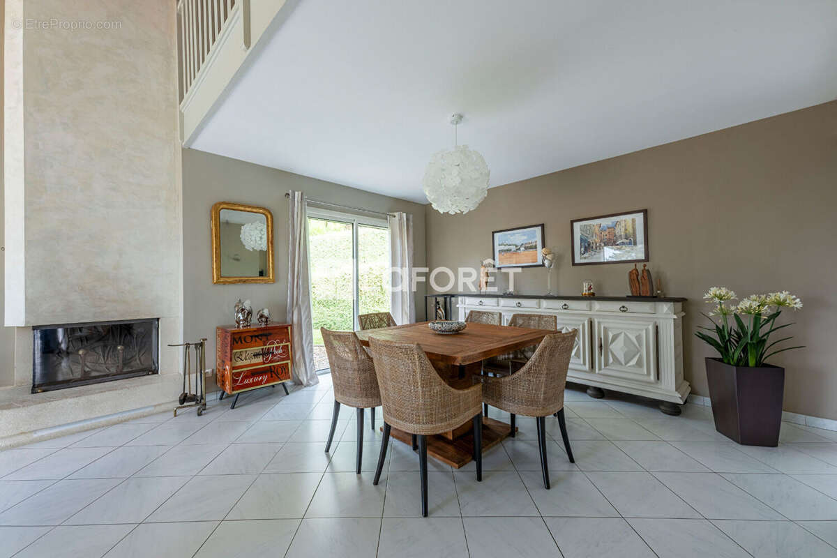 Maison à SAINT-LAURENT-DE-CHAMOUSSET