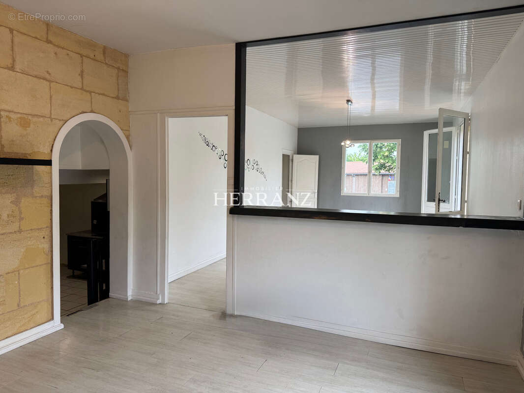 Maison de village axe bordeaux libourne  commodites et ecoles accessible a pieds - photo 3