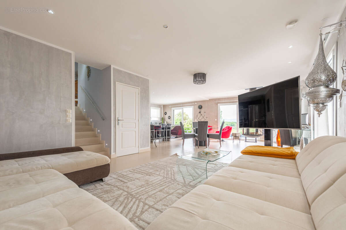 Maison à SAINT-CERGUES