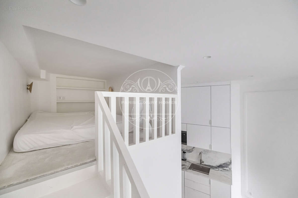 Appartement à PARIS-1E