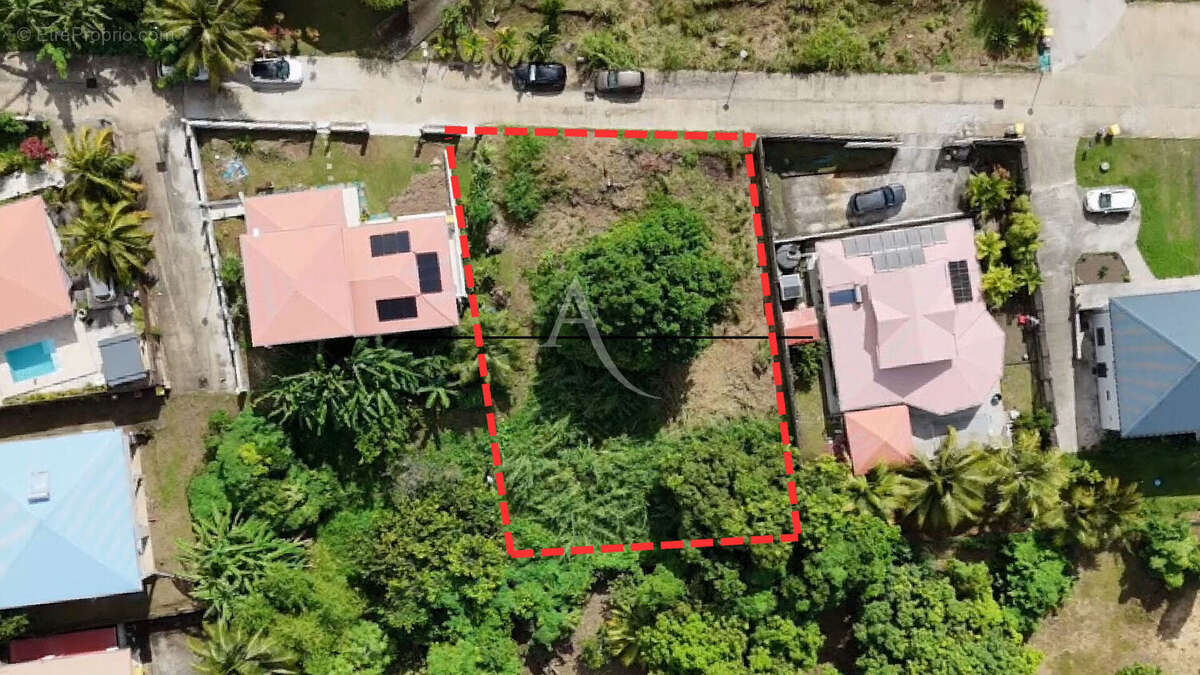 Terrain à RIVIERE-SALEE