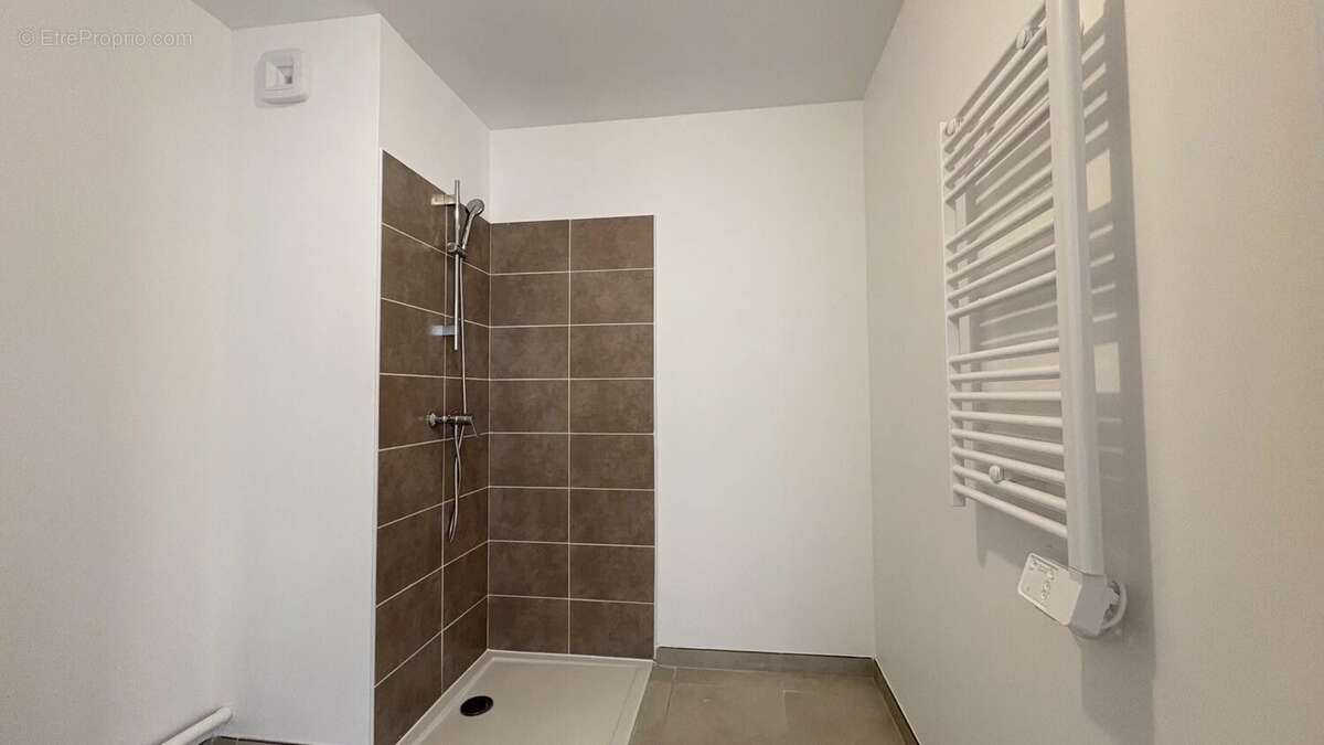 Appartement Type 3  Etat Neuf avec vue mer et port – Terrasse, parking, résidence sécurisée – Port-de-Bouc - photo 19