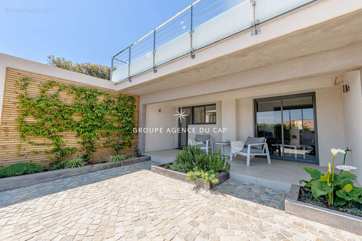 Maison à LES ISSAMBRES