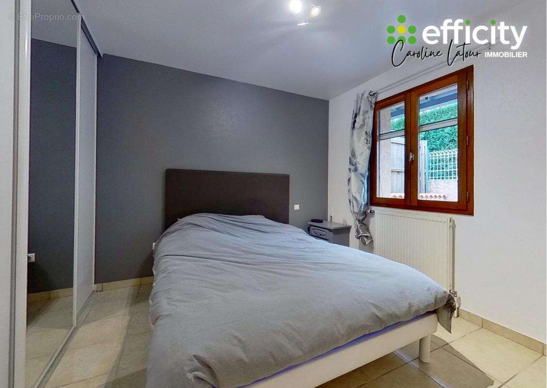 Maison à SAINT-ETIENNE-LE-MOLARD