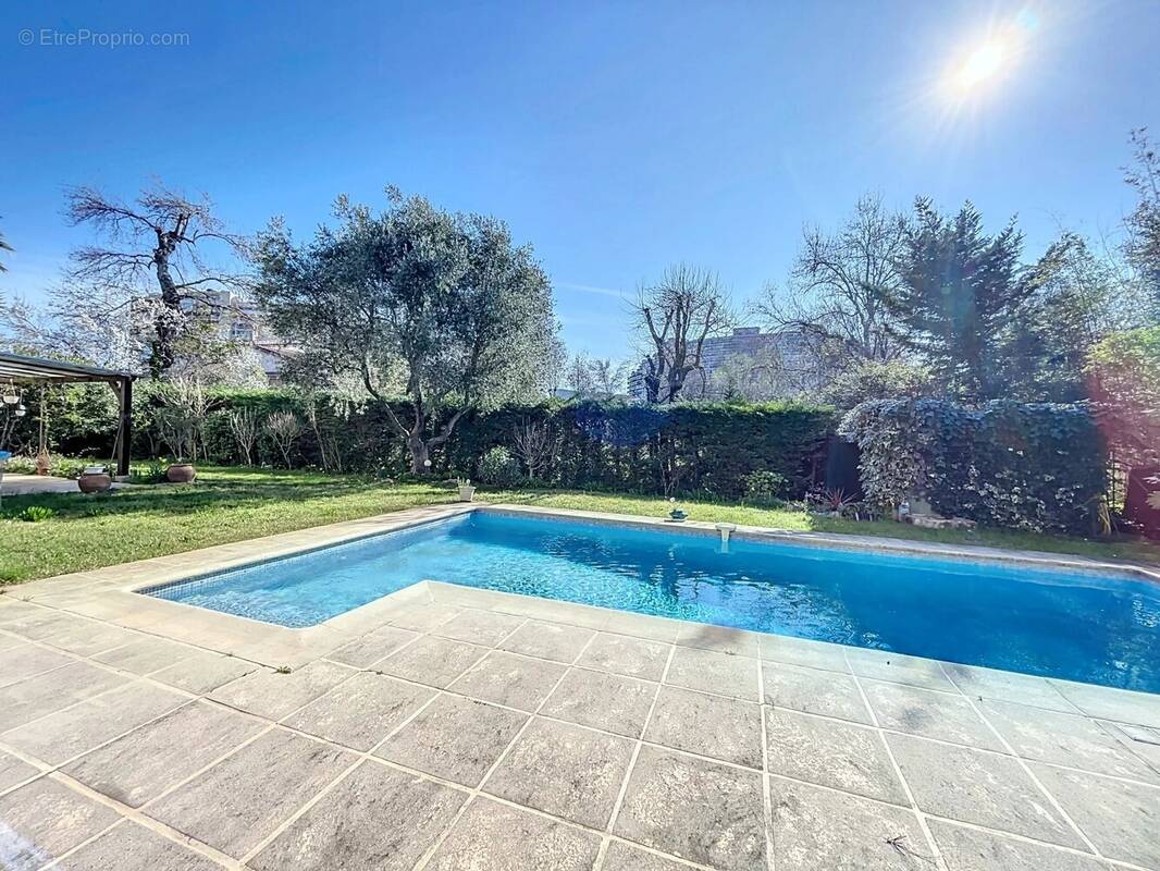 Appartement à MANDELIEU-LA-NAPOULE