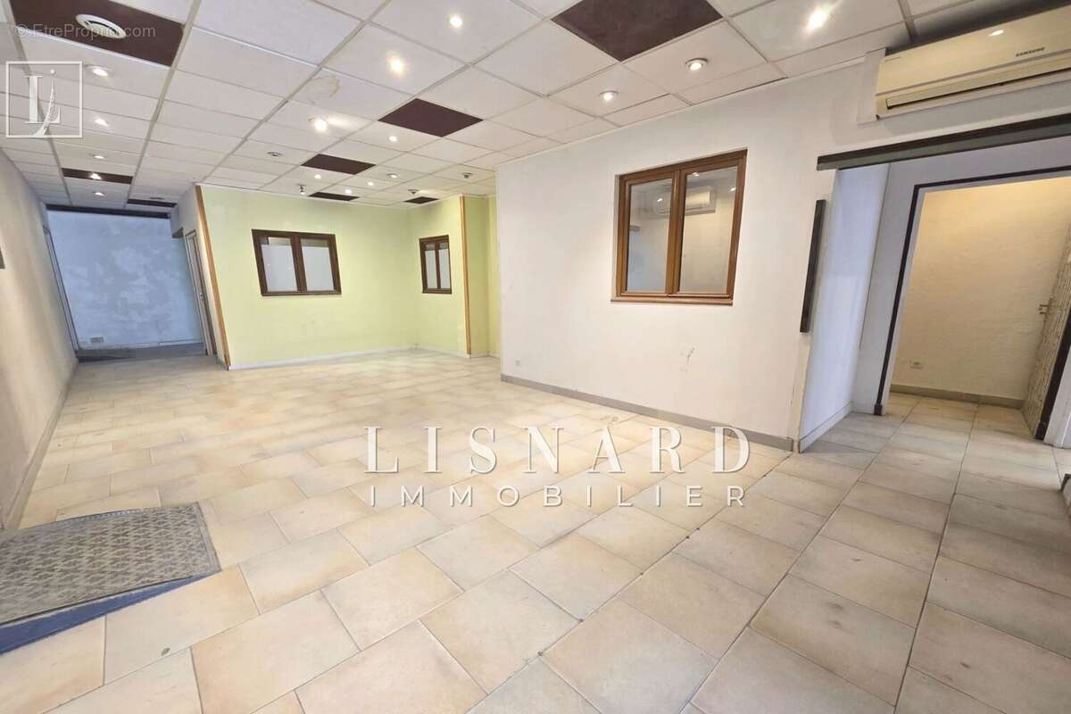 Commerce à VALLAURIS