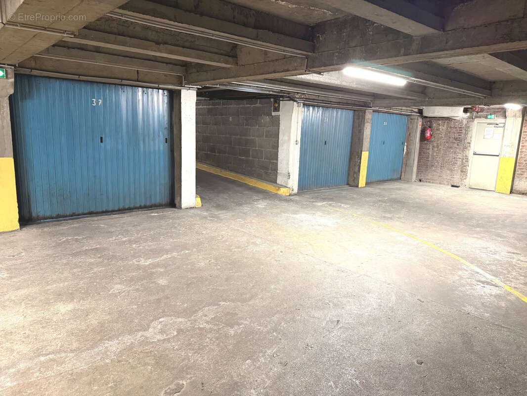 Parking à PARIS-12E