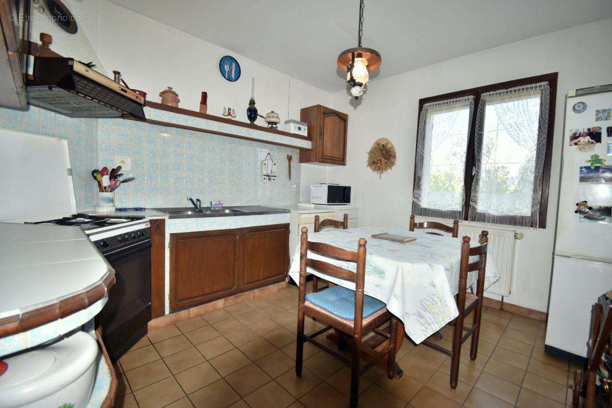 A vendre, Aiglun (04) – Maison individuelle 6 pièces, 5 chambres, jardin, terrasse et garage de 30 m² - photo 12