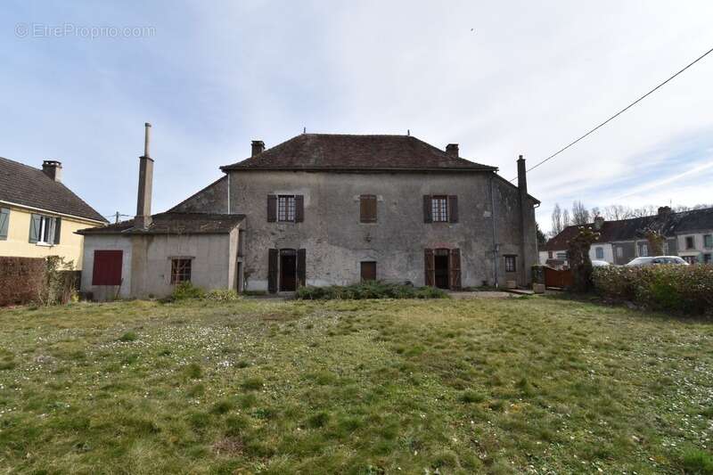 Maison à SAINT-LEGER-MAGNAZEIX