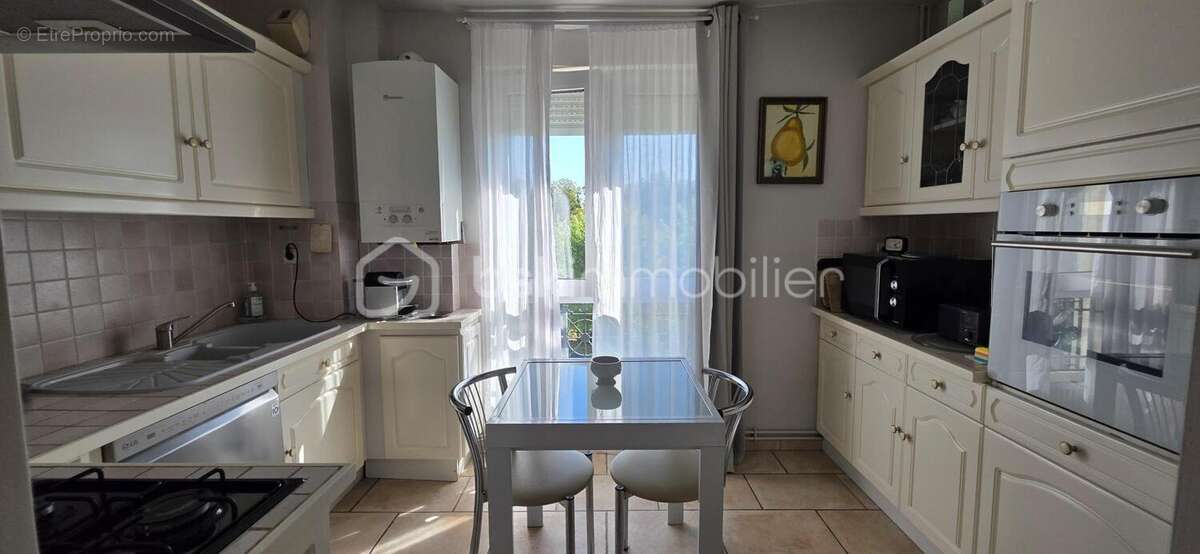 Élégant appartement de caractère - 3 chambres - photo 5