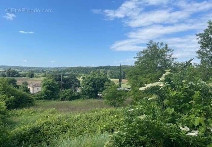 Terrain à MONTELEGER