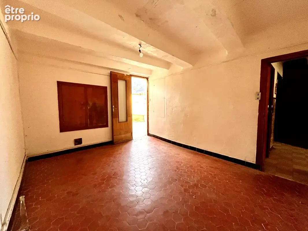 Lots d'appartements à rénover avec caves et parcelles de terrain sur Villars sur Var ! - photo 10