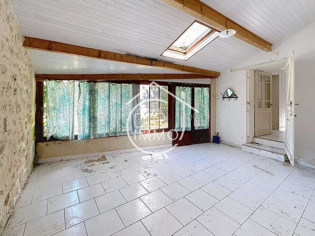 Saint-Philippe-d'Aiguille : Maison de charme à rénover - photo 15