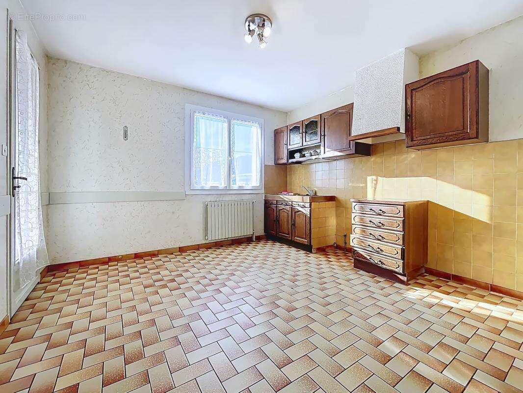 Maison à SAINT-JEAN-DE-MUZOLS