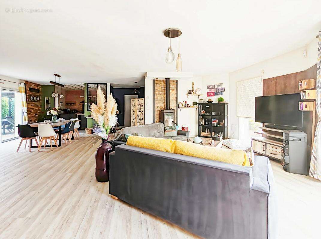 Maison à CHANTELOUP-LES-BOIS