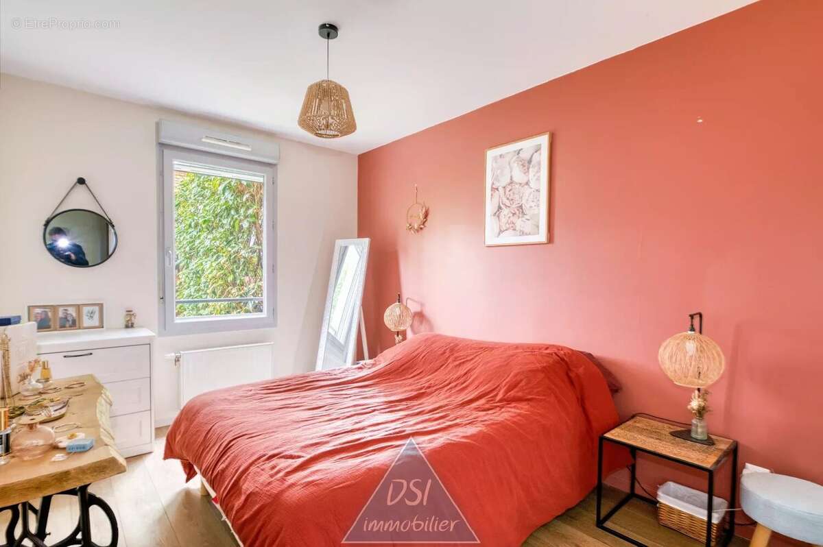 Appartement à NEYRON