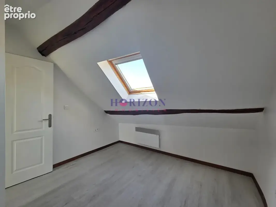 F4 66.40m² rénové + 1 parking - photo 5