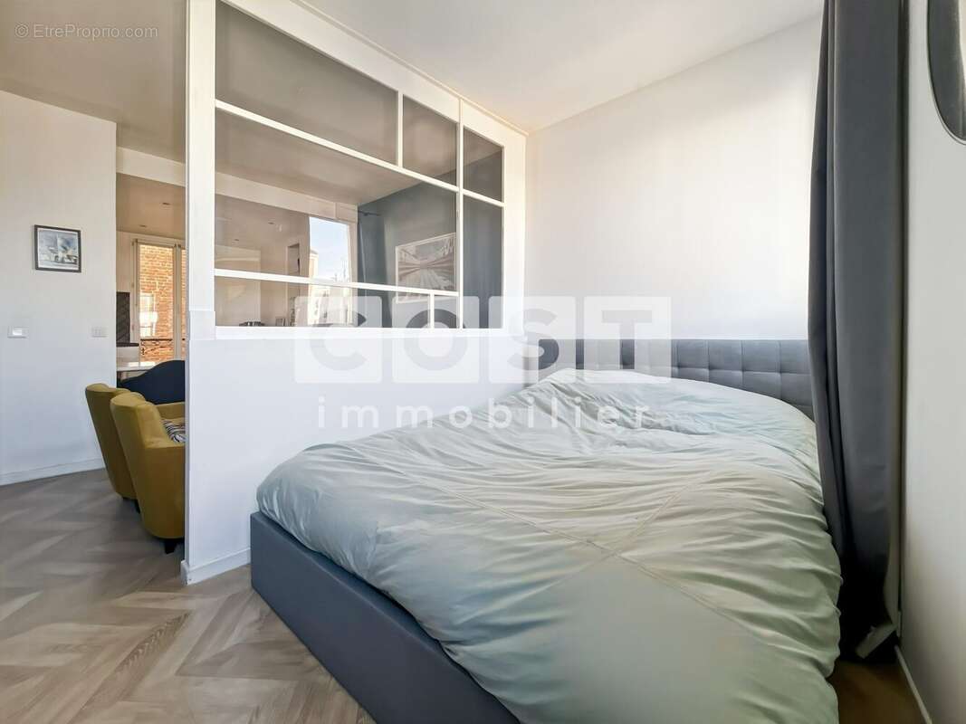 Appartement à COURBEVOIE