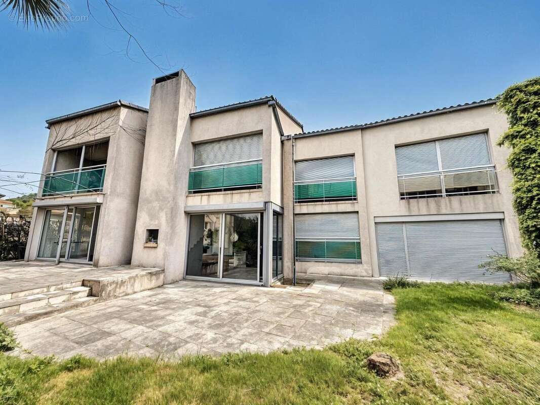   - Maison à VALS-LES-BAINS