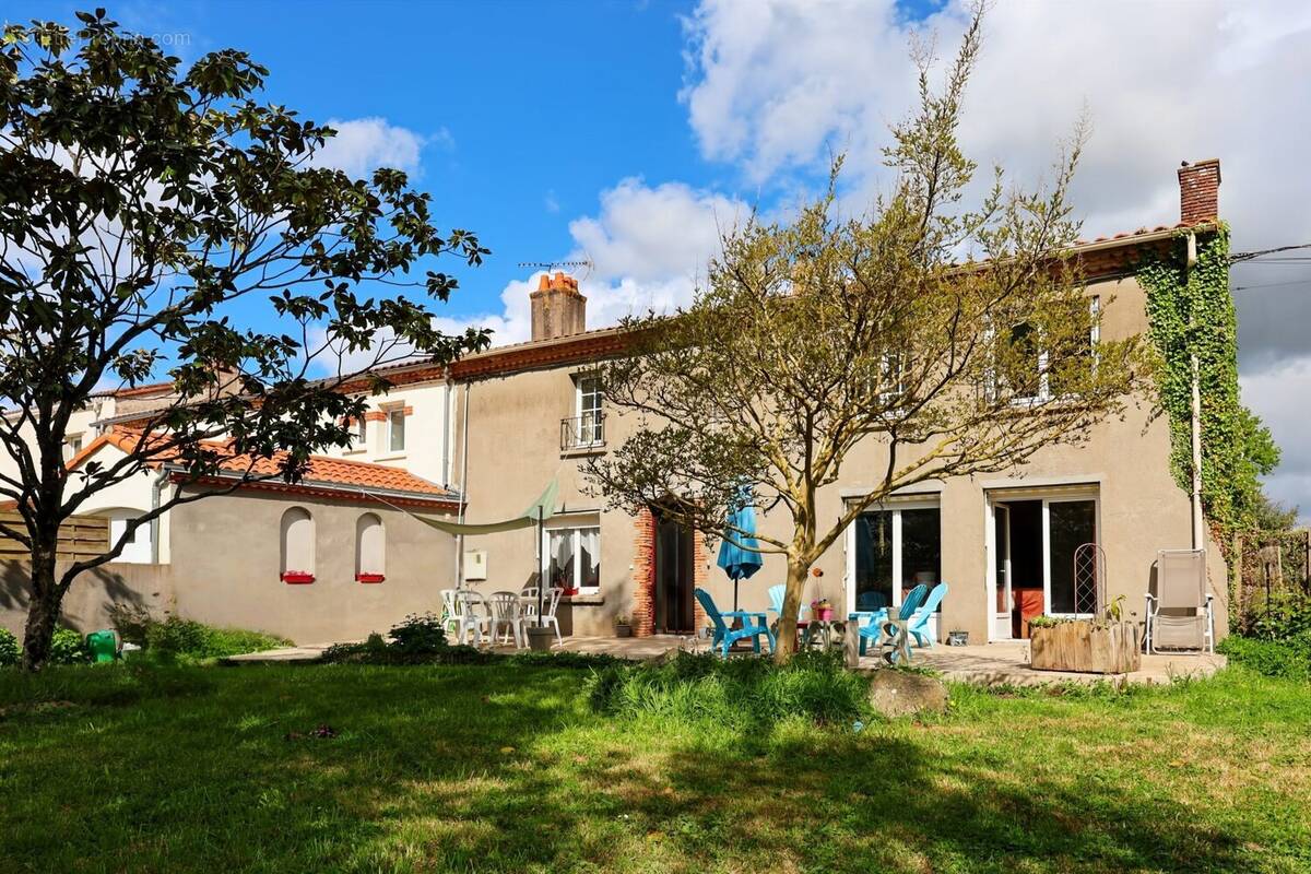Maison à MOUZILLON