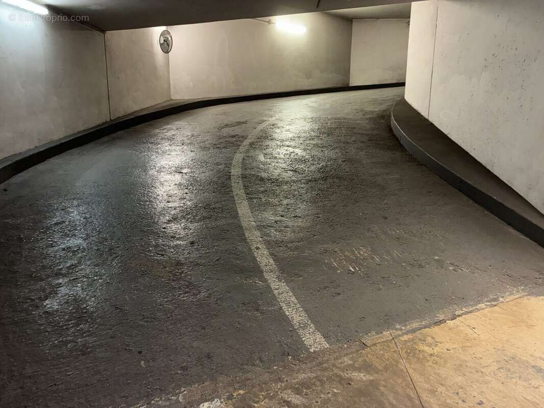 Parking à CHARENTON-LE-PONT